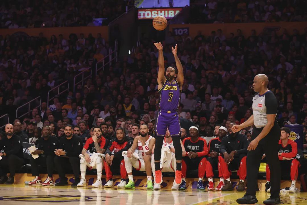 世界杯手机直播-2换1!湖人第一笔交易!NBA顶级射手来了